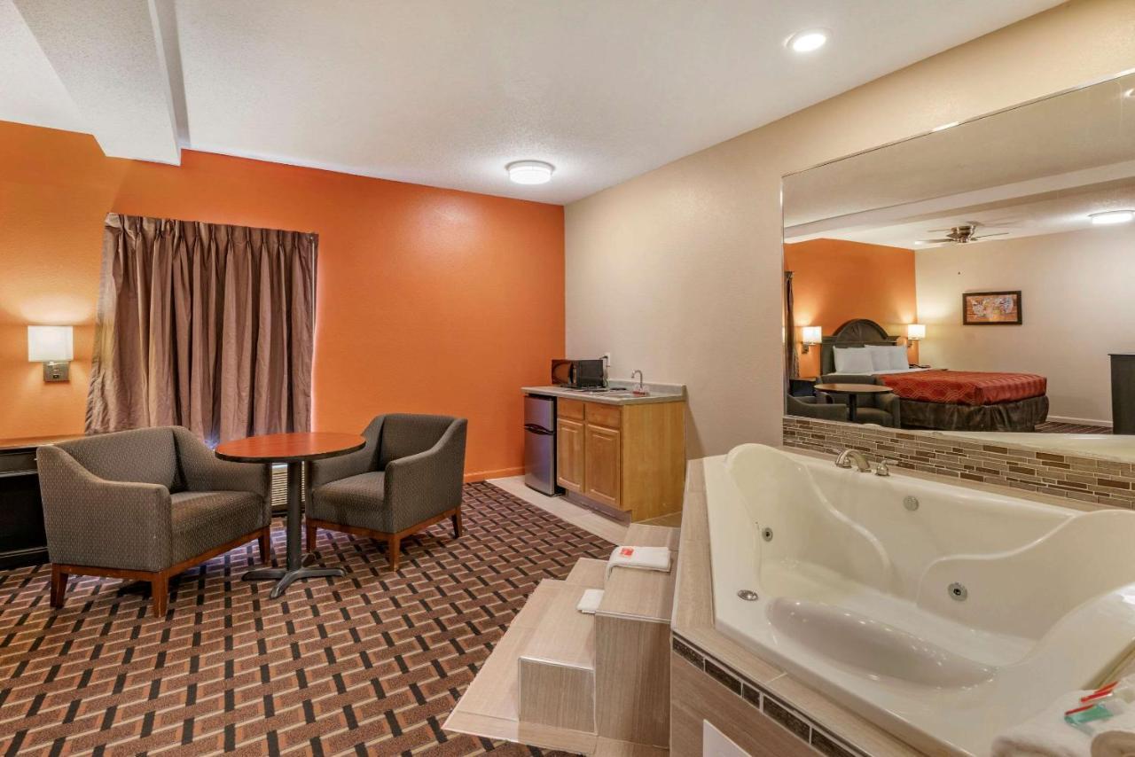 Econo Lodge Inn & Suites Granite City Exterior foto