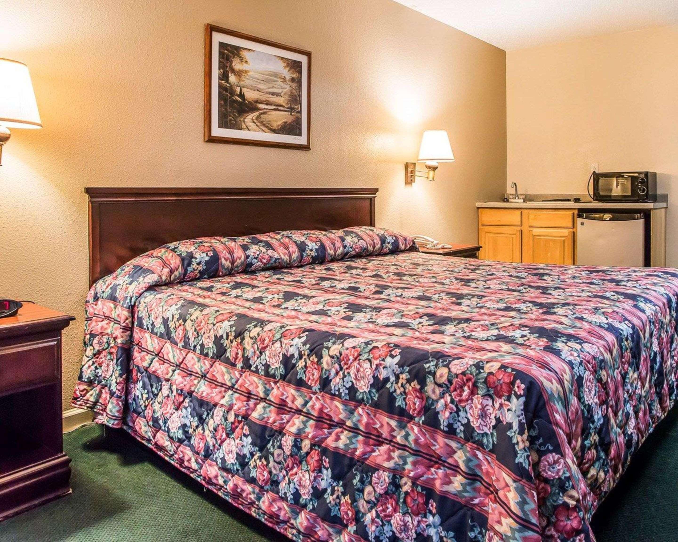 Econo Lodge Inn & Suites Granite City Exterior foto